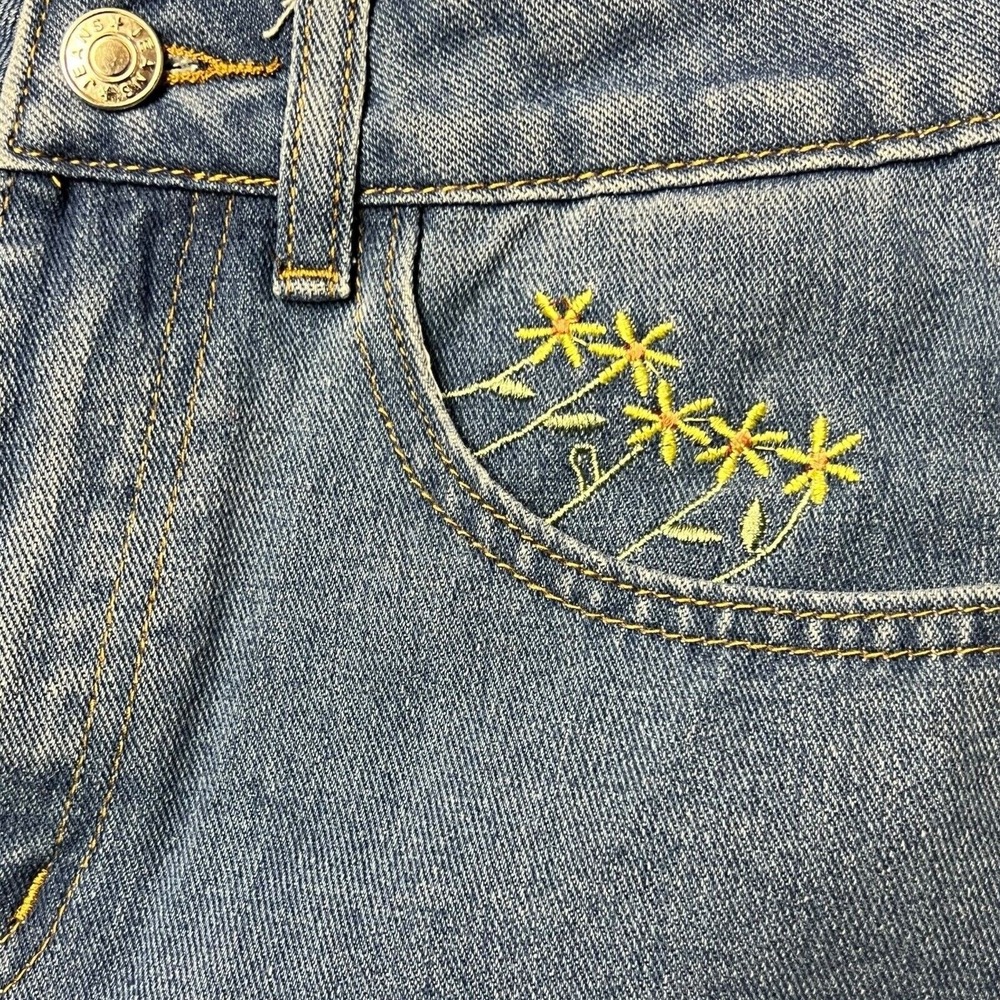 Romwe Denim Jean Shorts XS Blue High‎ Rise Cuffed Floral Embroidery Casual Boho - Picture 3 of 9